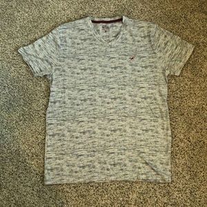 Men’s medium tee